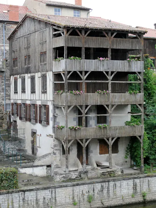 Monte Escalier 63 Monte escalier Maringues