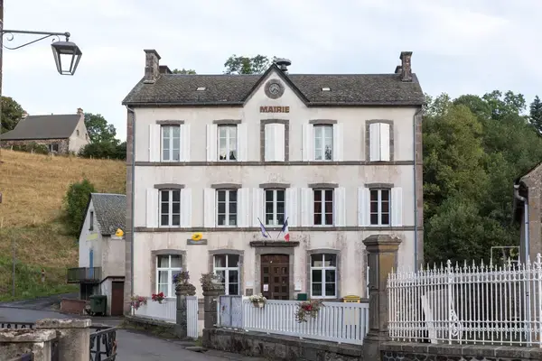 Monte Escalier 63 Monte escalier Saint-Saturnin